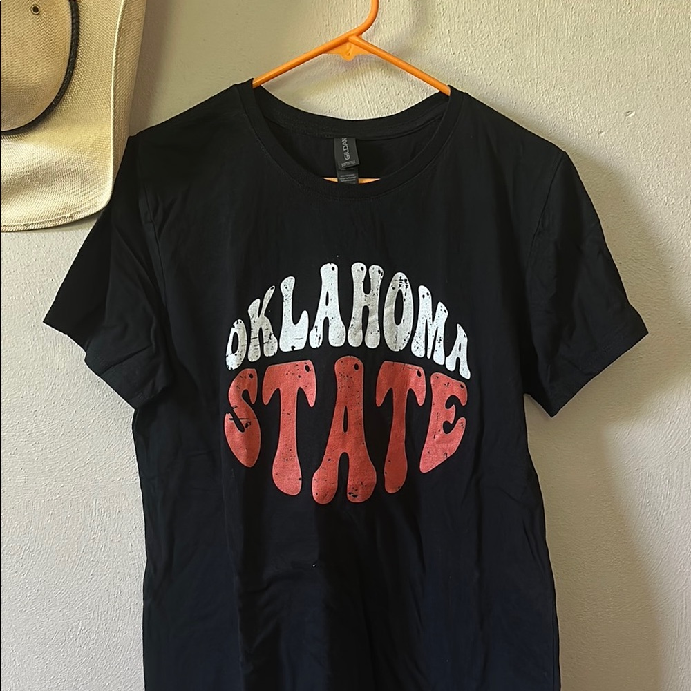 Gildan Black and Red Short Sleeve Tee